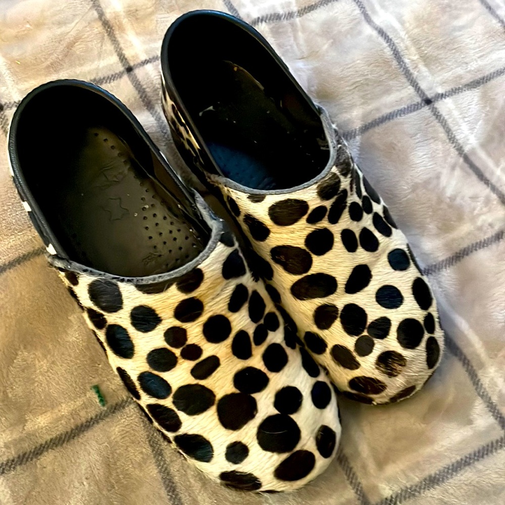 Fur Dansko clogs